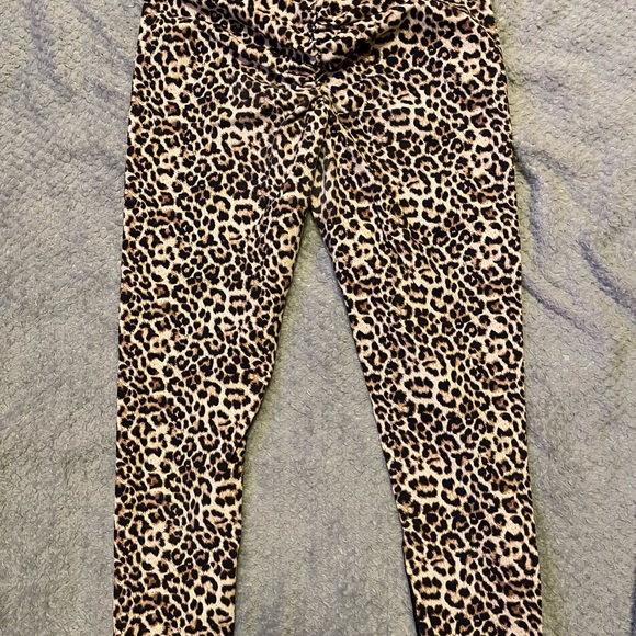 ZYIA leopard print leggings with ruched butt. Size 12 EUC - Picture 3 of 3